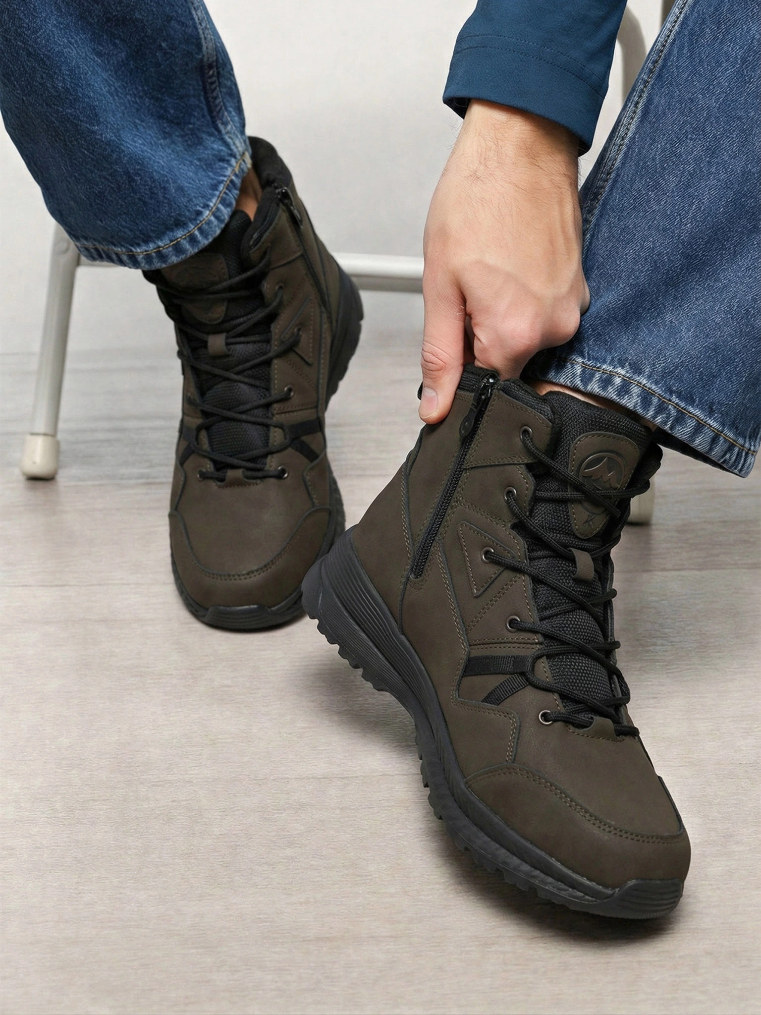 Ботинки цвета хаки на средней рельефной подошве